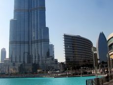 329 Fuß des Burj Khalifa.JPG